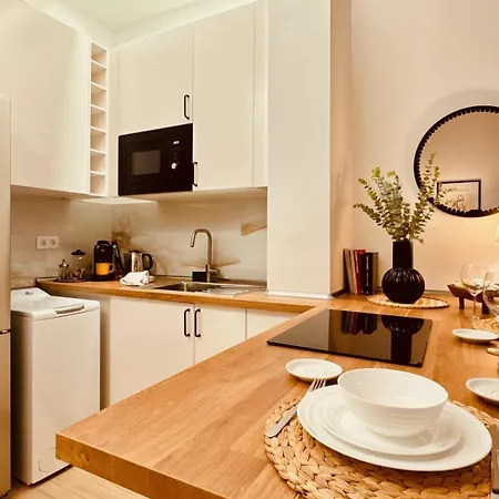 Click&guest - Modern And Luxury Flat B In شقة *