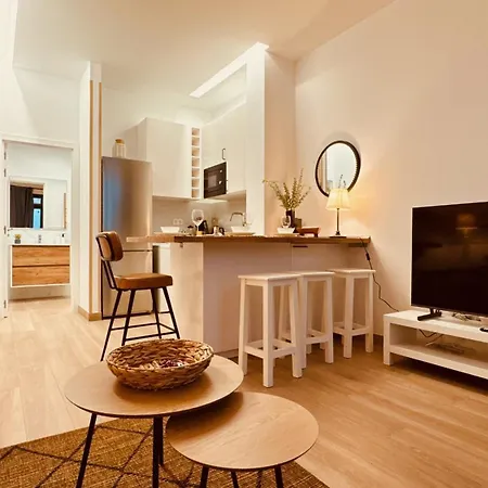 Click&guest - Modern And Luxury Flat B In شقة