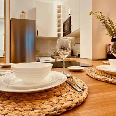 Click&guest - Modern And Luxury Flat B In تيلدي